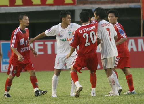 Dấu ấn nửa chặng đường V. League 2011